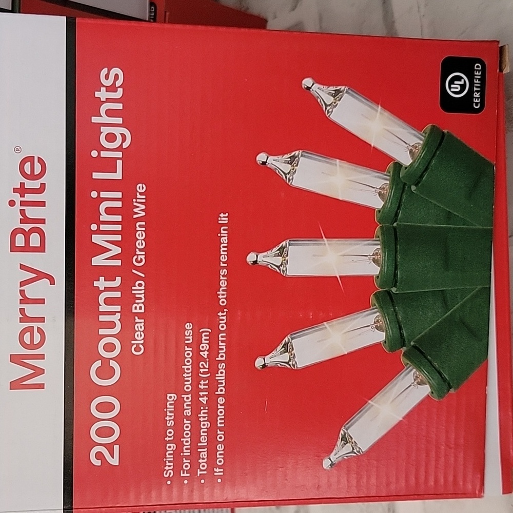 Merry Brite 200 Count Mini Lights Clear Bulb Green Wire Christmas Indoor Outdoor